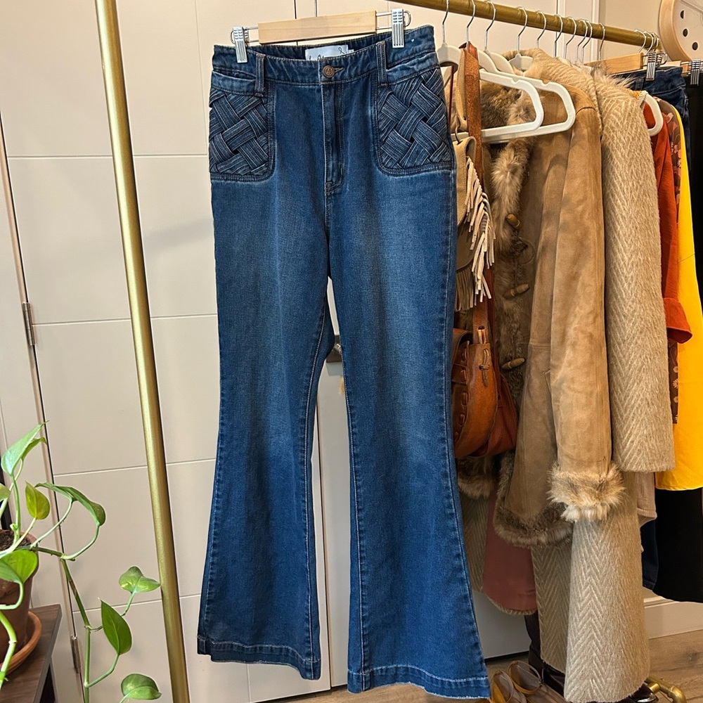 Flare/bellbottom with woven pocket detail